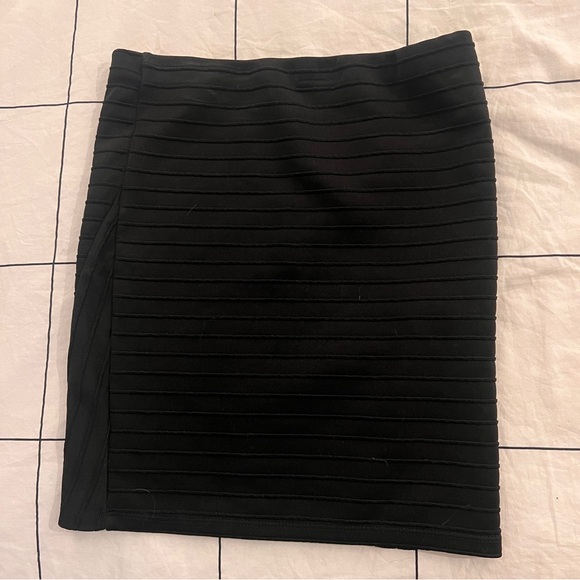 JENNYFER - Black Mini Skirt - Picture 3 of 3